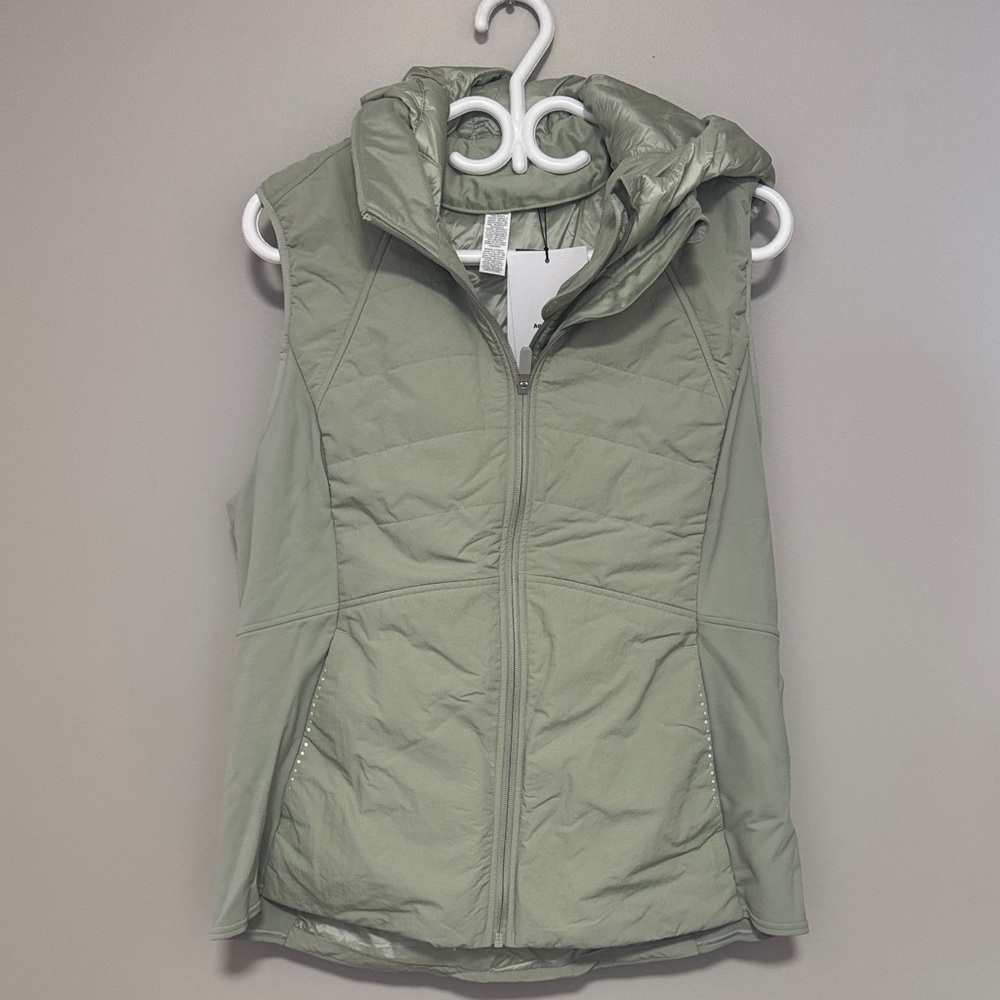 lululemon athletica Another Mile vest in Sage